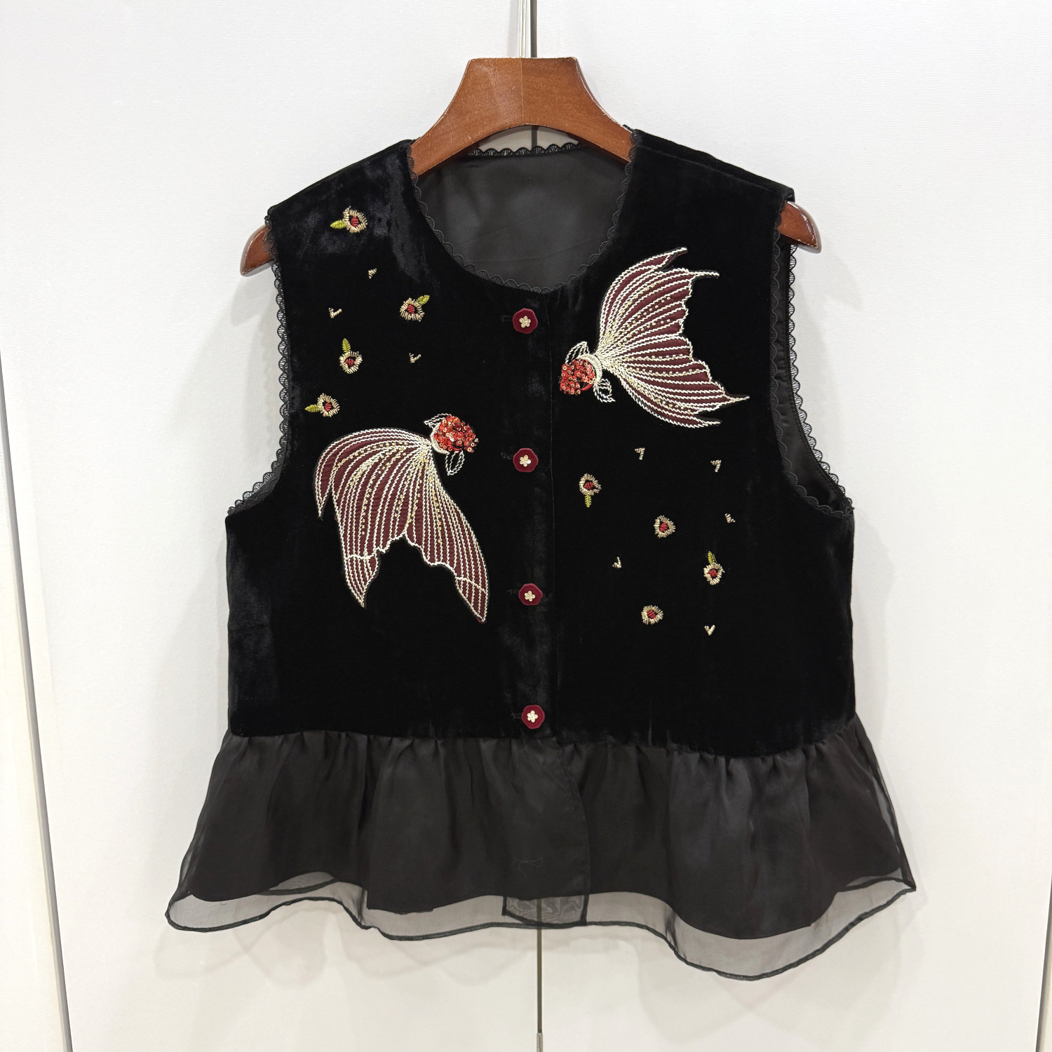 26691欧洲站2026春新款重工钉珠小鱼国风真丝丝绒下摆拼网纱马甲,女装/女士精品,上衣,淘宝优惠券,粉丝福利购,淘宝优惠卷