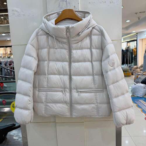 5856-90连帽短款羽绒服女泡芙90白鸭绒加厚保暖显瘦排骨外套冬季