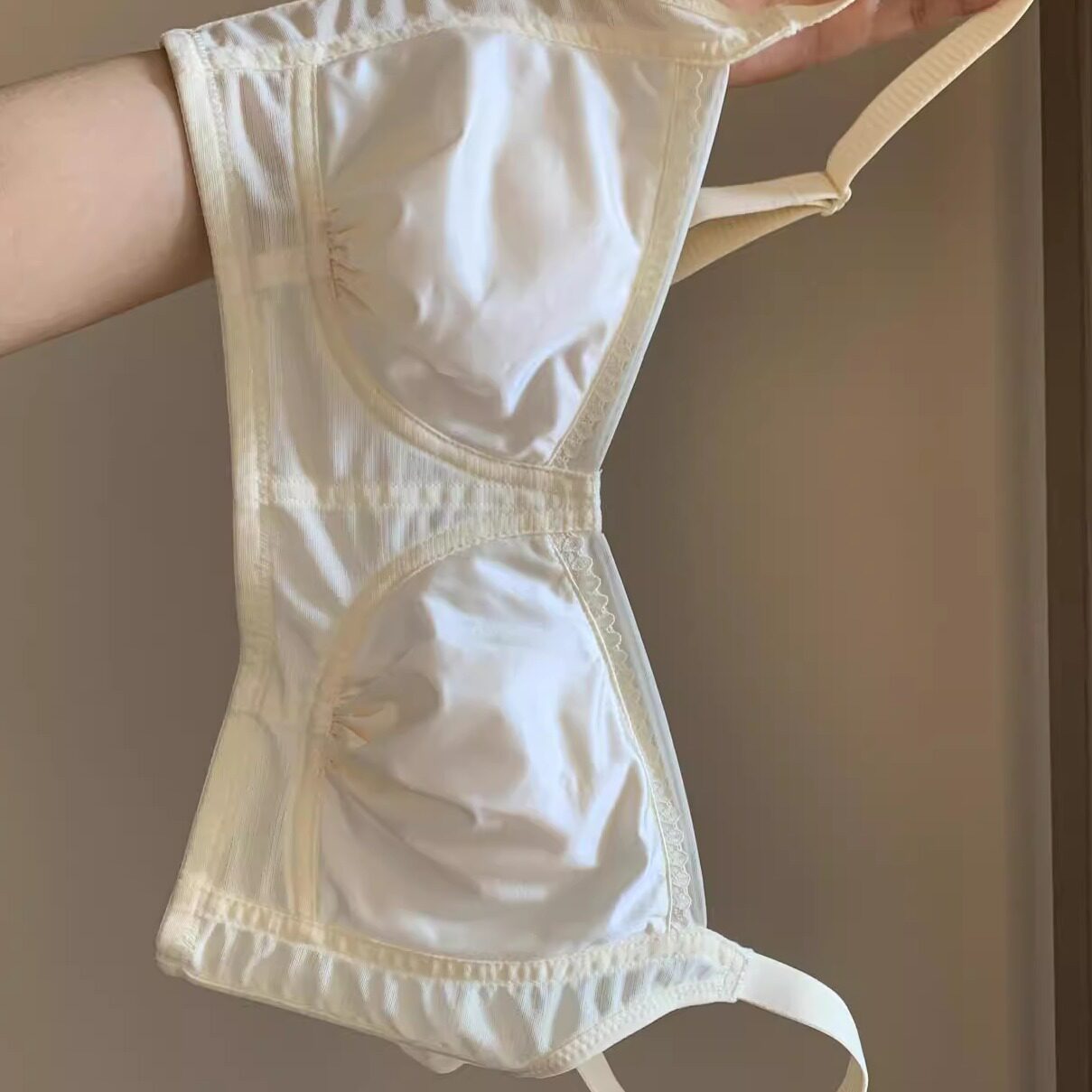 缎面大胸聚拢防下垂收副乳内衣女兔耳杯防凸点显胸小超薄无痕文胸