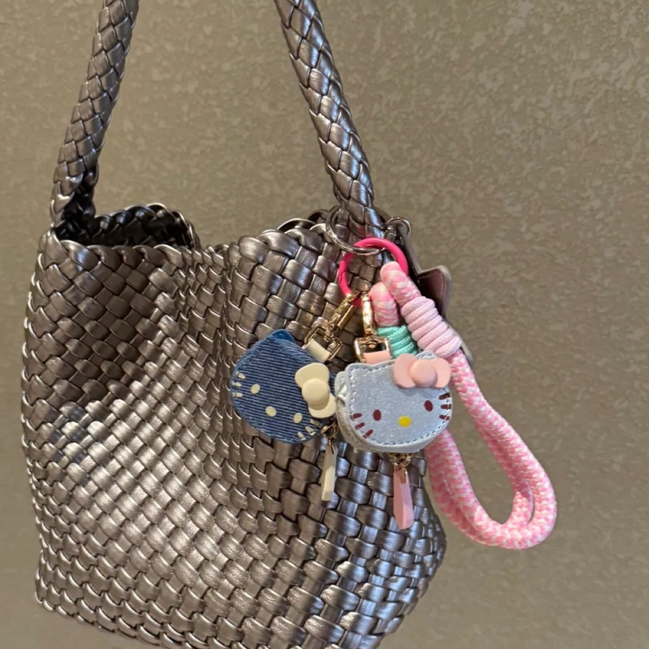 可爱小猫脑袋包挂件高级感好看的新款玩偶公仔背包挂饰钥匙扣礼物