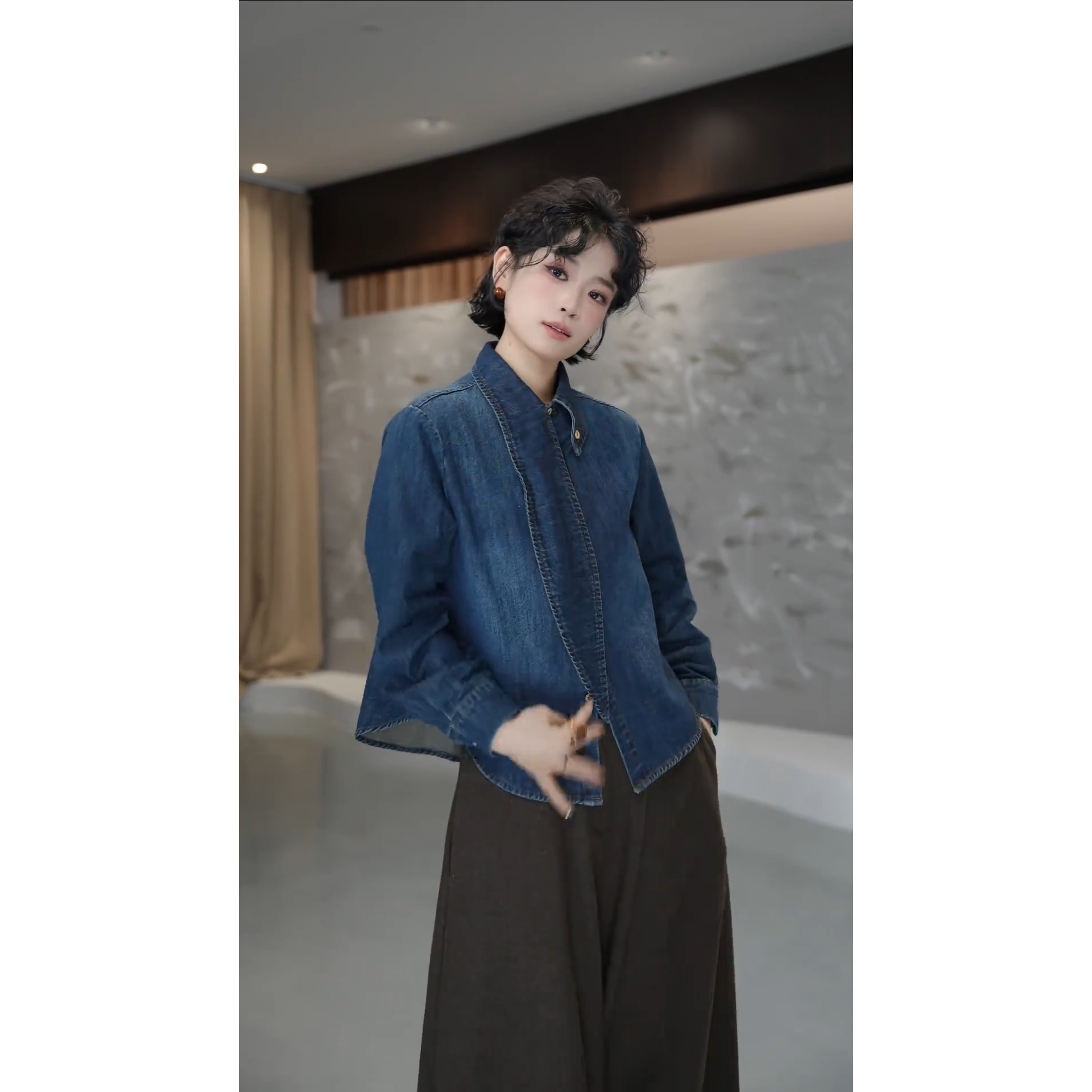 深蓝色牛仔磨毛衬衫女秋冬内搭叠穿小个子正肩飘带时尚单排扣衬衣