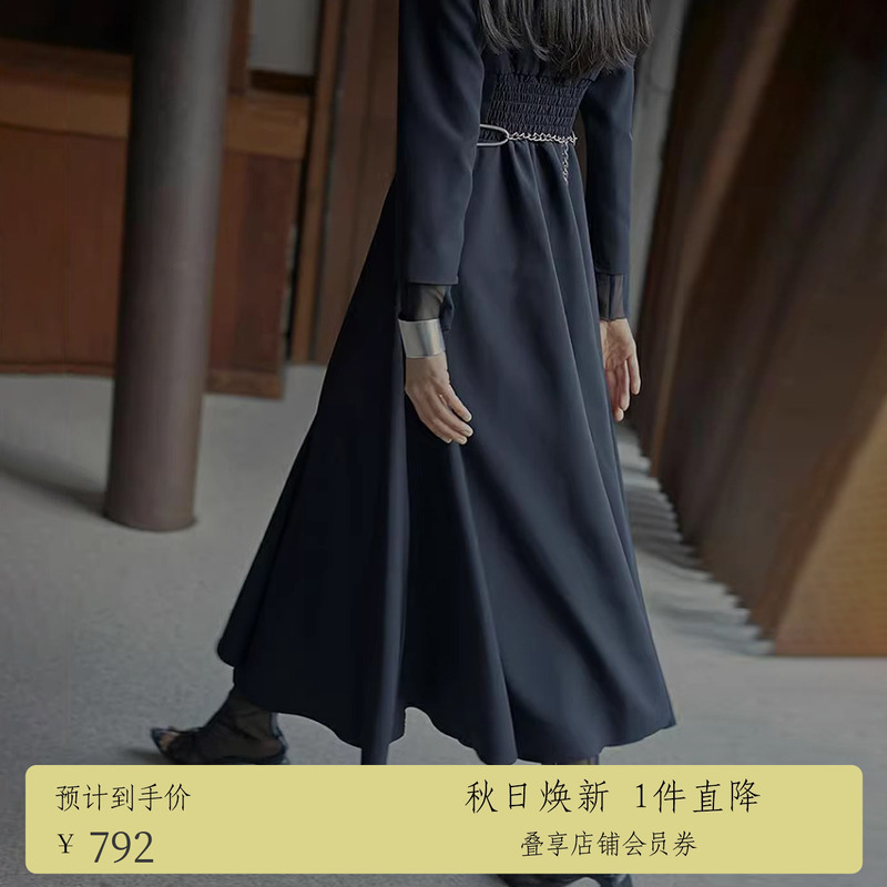 AMERI透肤修身高领连衣裙