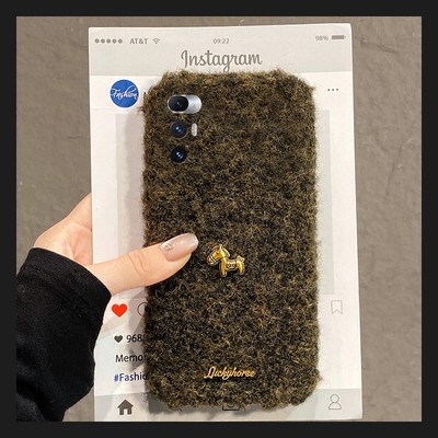 手机壳秋冬毛茸茸橄榄绿新年2026