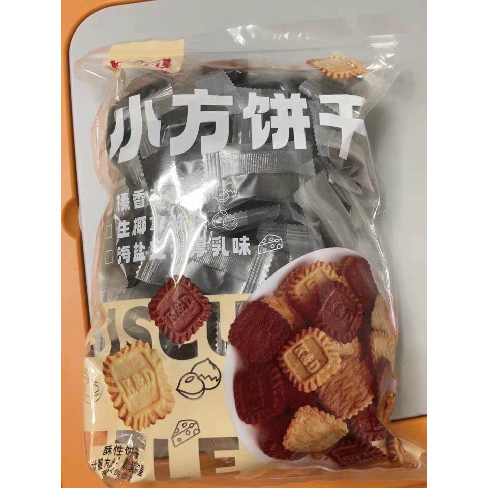 生椰拿铁小方饼干单独小包装海盐芝士零食休闲健康夹心燕麦酥脆