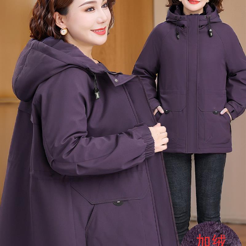 中年妈妈秋装加绒冲锋衣外套2025新款中老年女冬装时尚洋气派克服