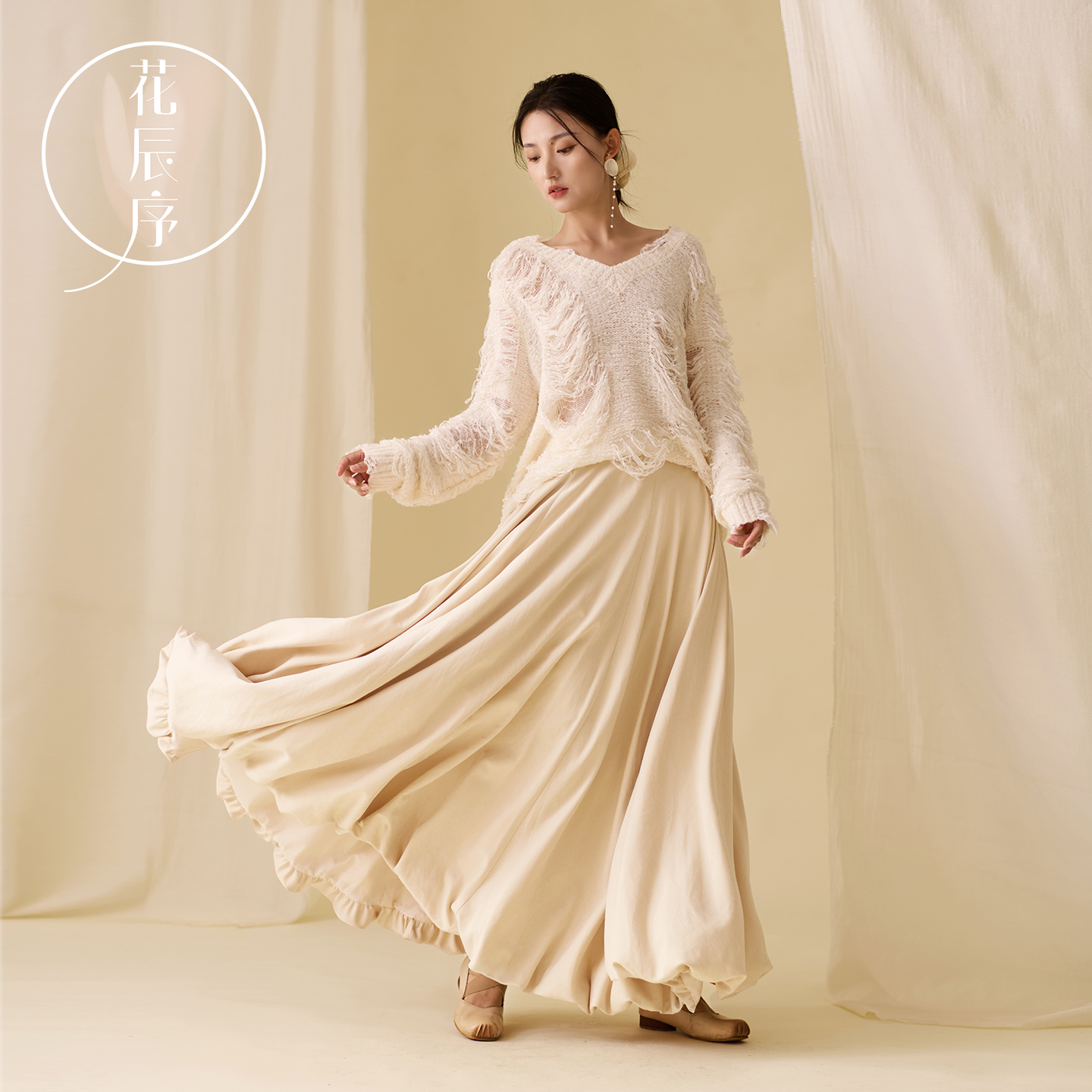 慵懒镂空针织套头毛衣女