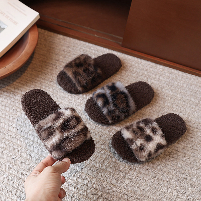 2025新款秋冬豹纹儿童毛毛拖鞋女童拖鞋新款外穿软底防滑棉拖鞋