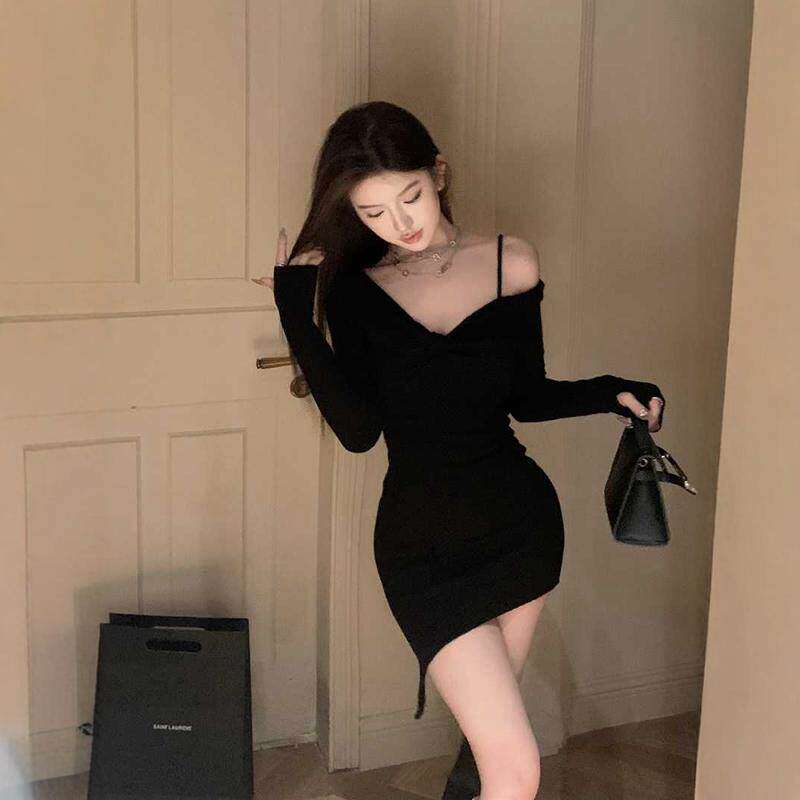 黑色不规则V领小众凸显身
