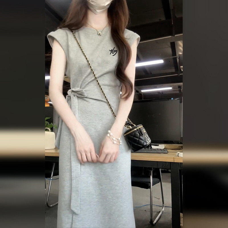 2025新款小个子法式灰色短袖连衣裙子女夏季气质高级休闲收腰长裙