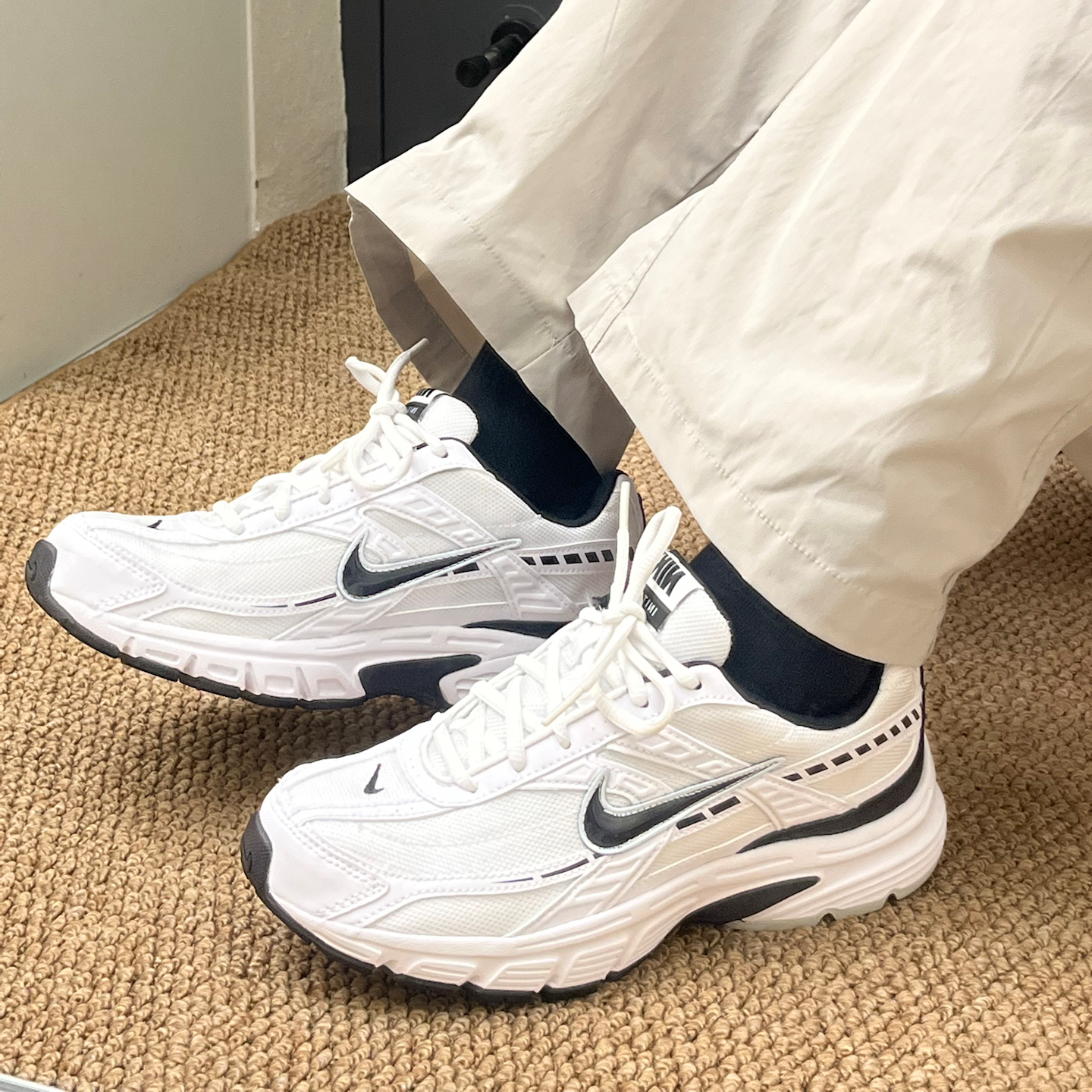 NIKE INITIATOR 运动舒适复古潮流休闲跑步鞋 男款黑白394055-100