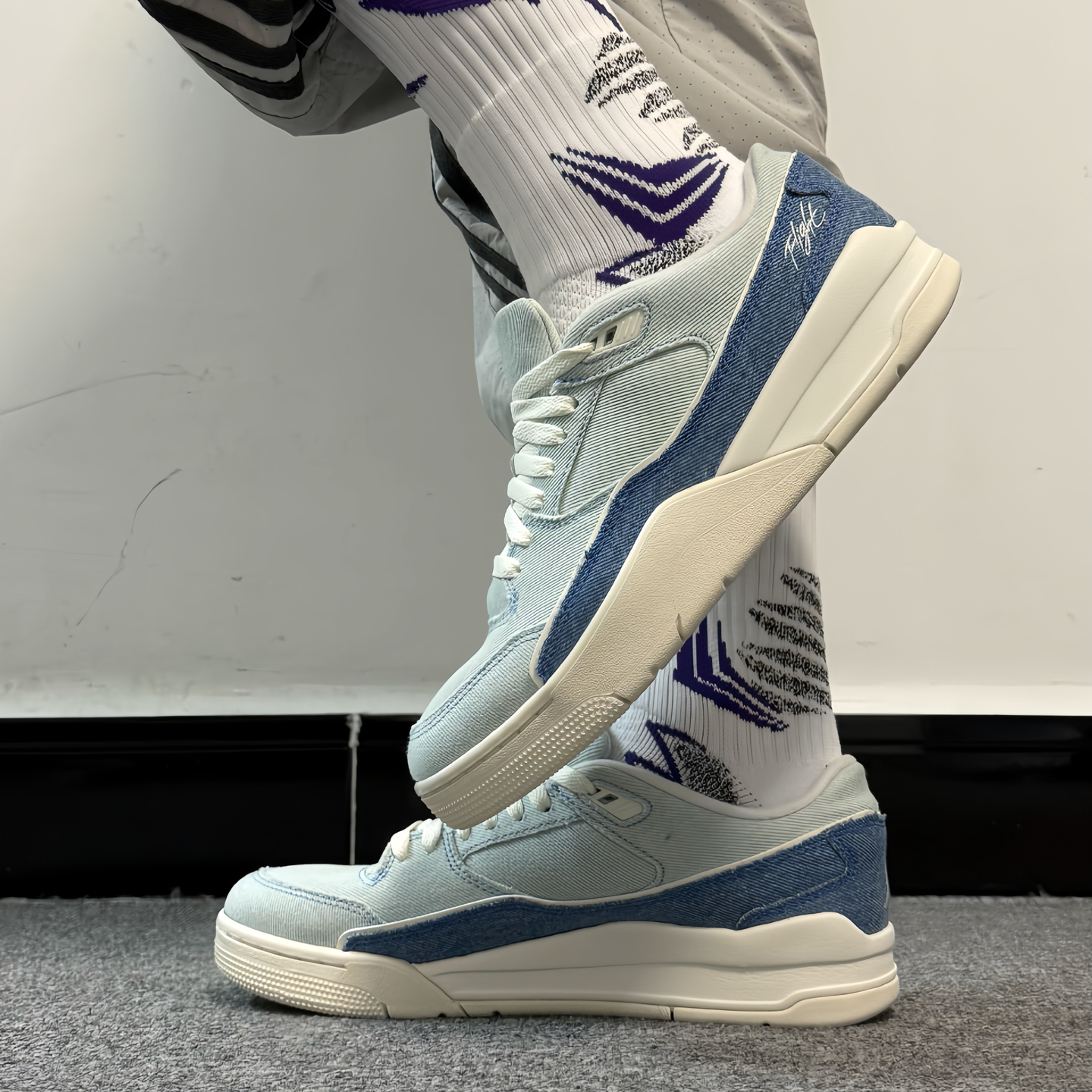Jordan FLIGHT COURT 女款 防滑耐磨 低帮 复古篮球鞋 IB4414-100