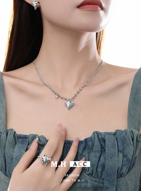 蓝色爱心锆石女小众设计高级感