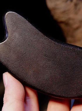 天然雕刻刮痧板披毛犀摆件纹理爆满清晰可见文玩手把件好东西可用