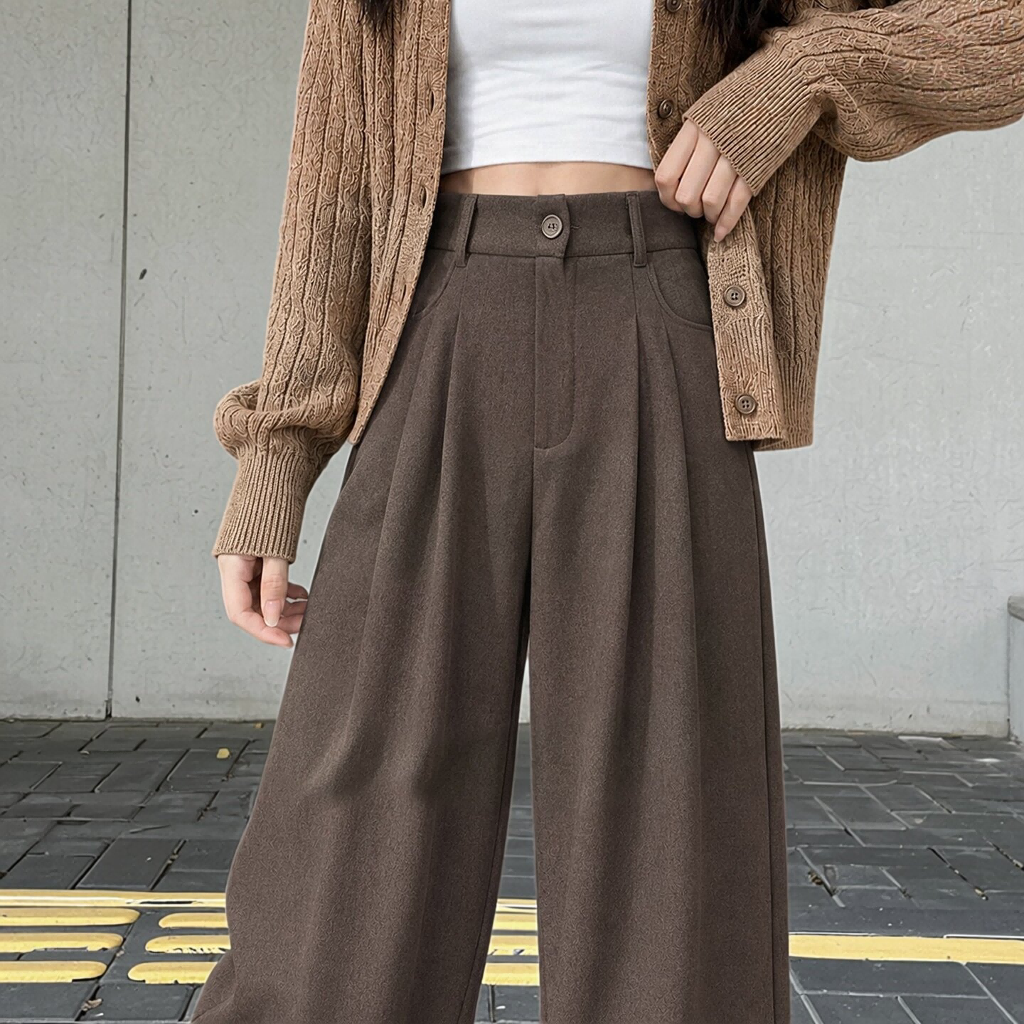 咖色西装阔腿裤女2026秋季新款高级感垂感直筒美拉德穿搭糯米西裤
