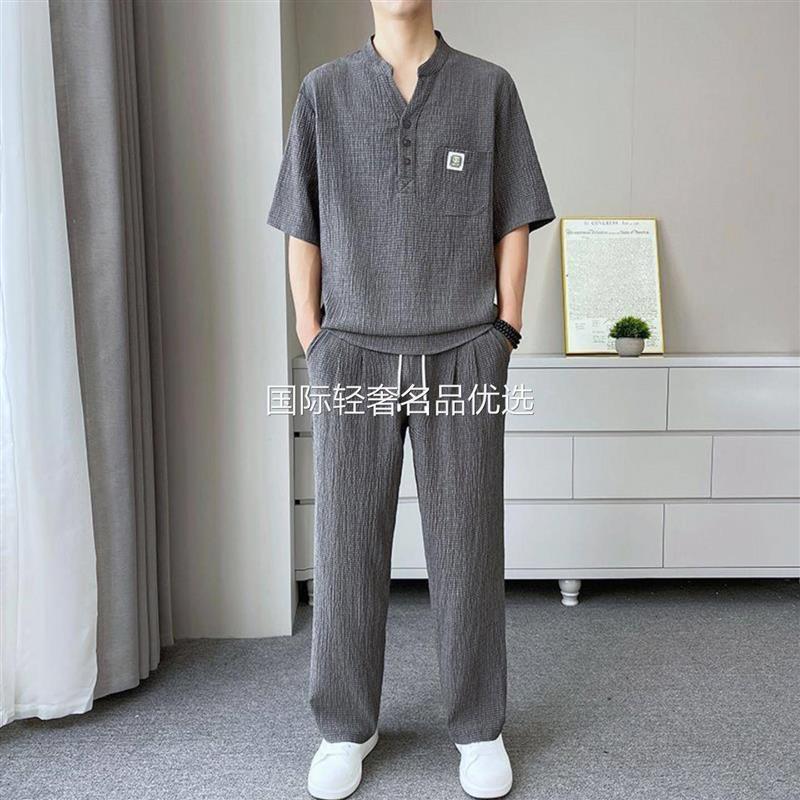 陆海丰百货男装男士夏季薄款时尚V领短袖冰丝套装休闲轻奢两件套