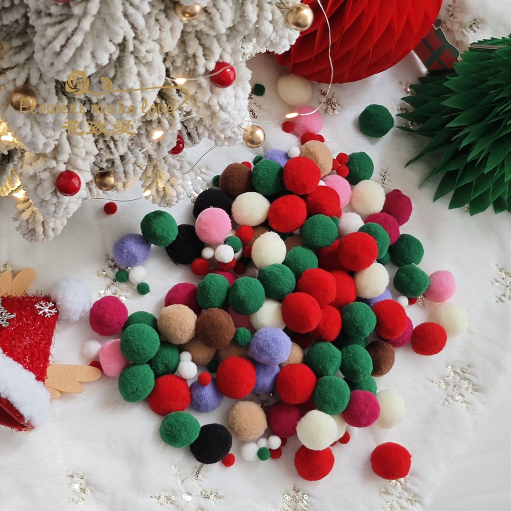 圣诞节装饰红白绿混色毛球