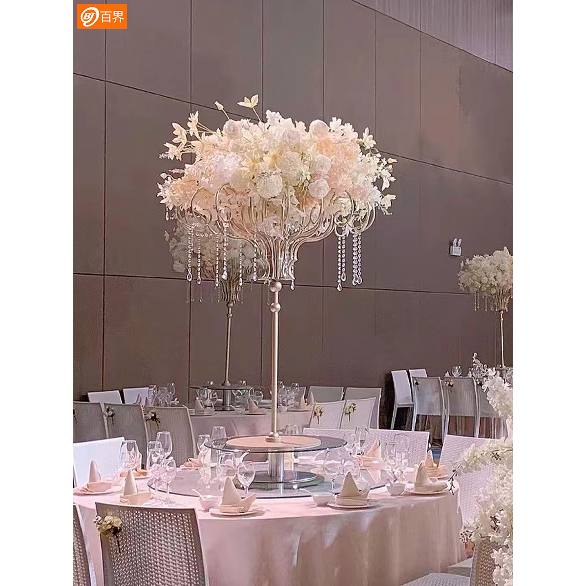 2024新款婚庆道具铁艺白色桌花花器架婚礼堂T台路引现场布置装饰