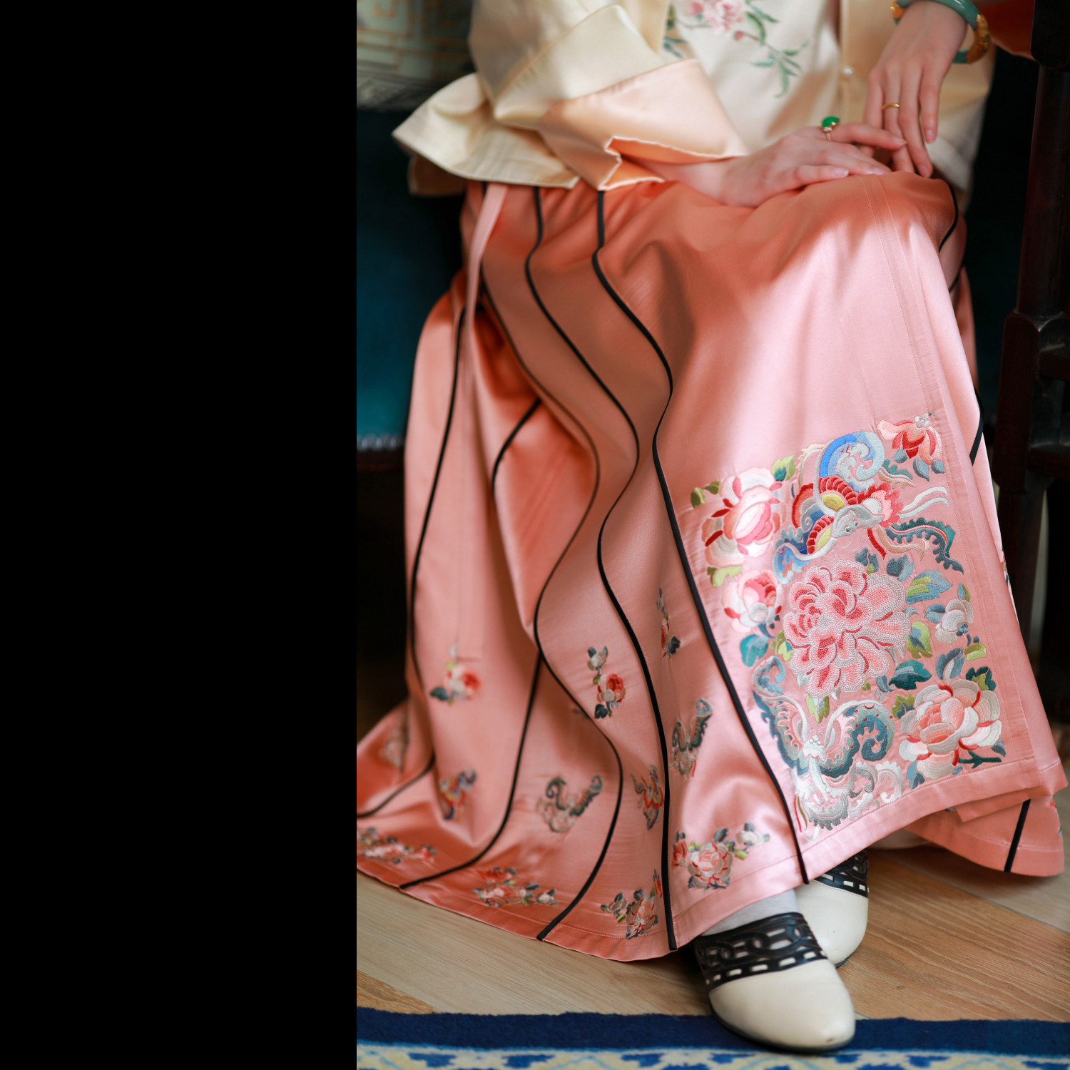 弦音绕梦丨一城风絮丨真丝粉色绣花清代复原款马面裙中式百搭