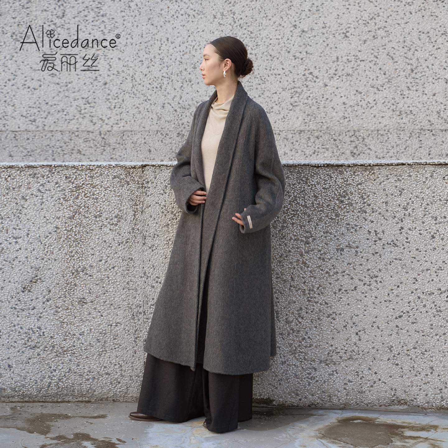 2025年冬季灰色羊毛长款大衣