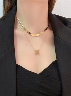 INS网红热e卖款钛钢K金色蛇骨颈项链字母H简约百搭洋气女配饰
