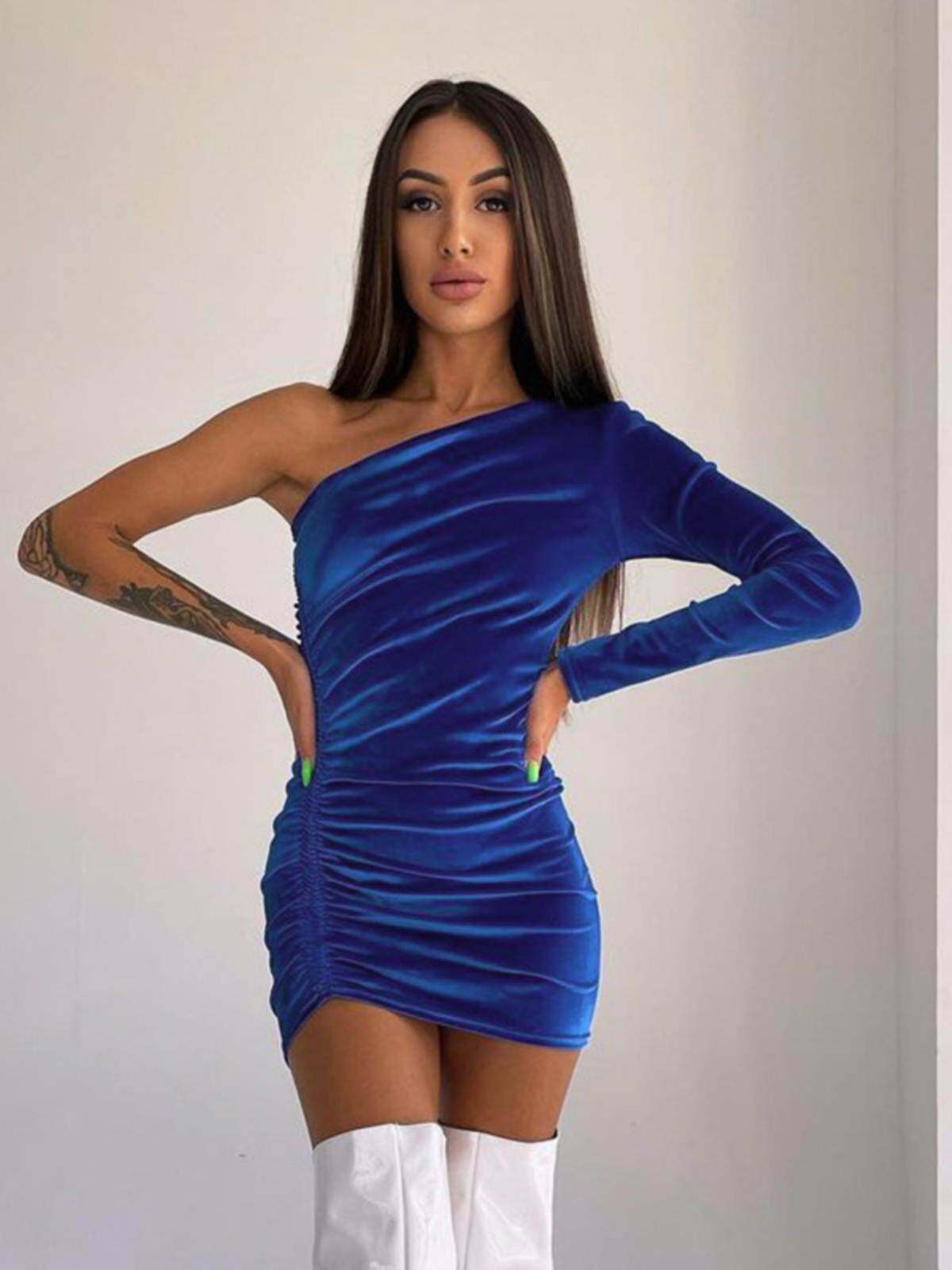 欧美性感辣妹长袖单肩不规则短裙时髦珊瑚绒高腰修身型秋冬连衣裙