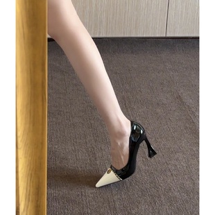 气质尖头山茶花马蹄跟高跟鞋女2026秋冬新款小众拼色浅口粗跟单鞋