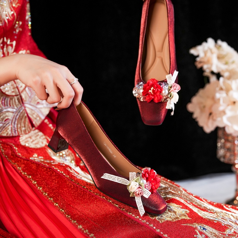 新款秀禾婚纱两穿红色绸缎婚鞋女