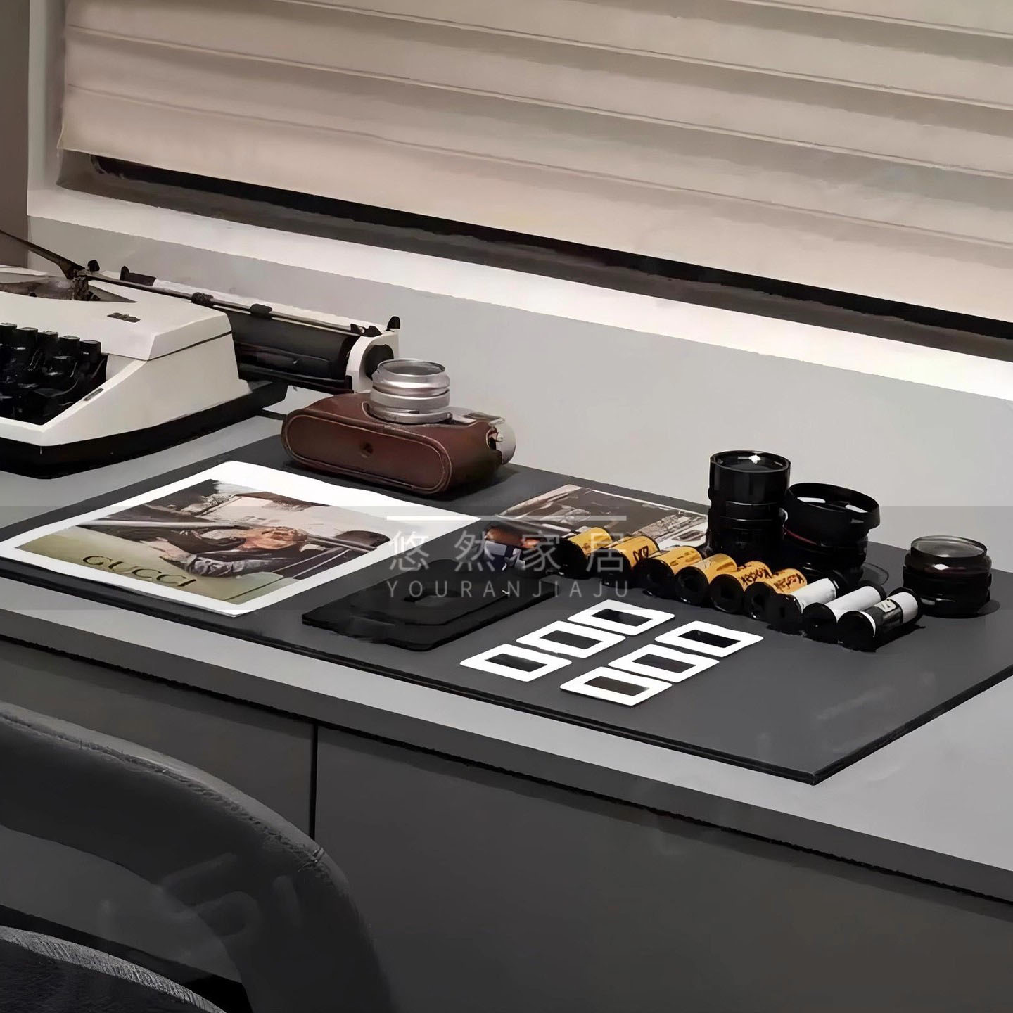 书桌装饰品摆件高级感现代简约风2025新款样板间软装搭配设计师