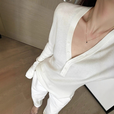 设计感白色v领针织打底衫女秋冬洋气独特别致毛衣内搭修身t恤上衣