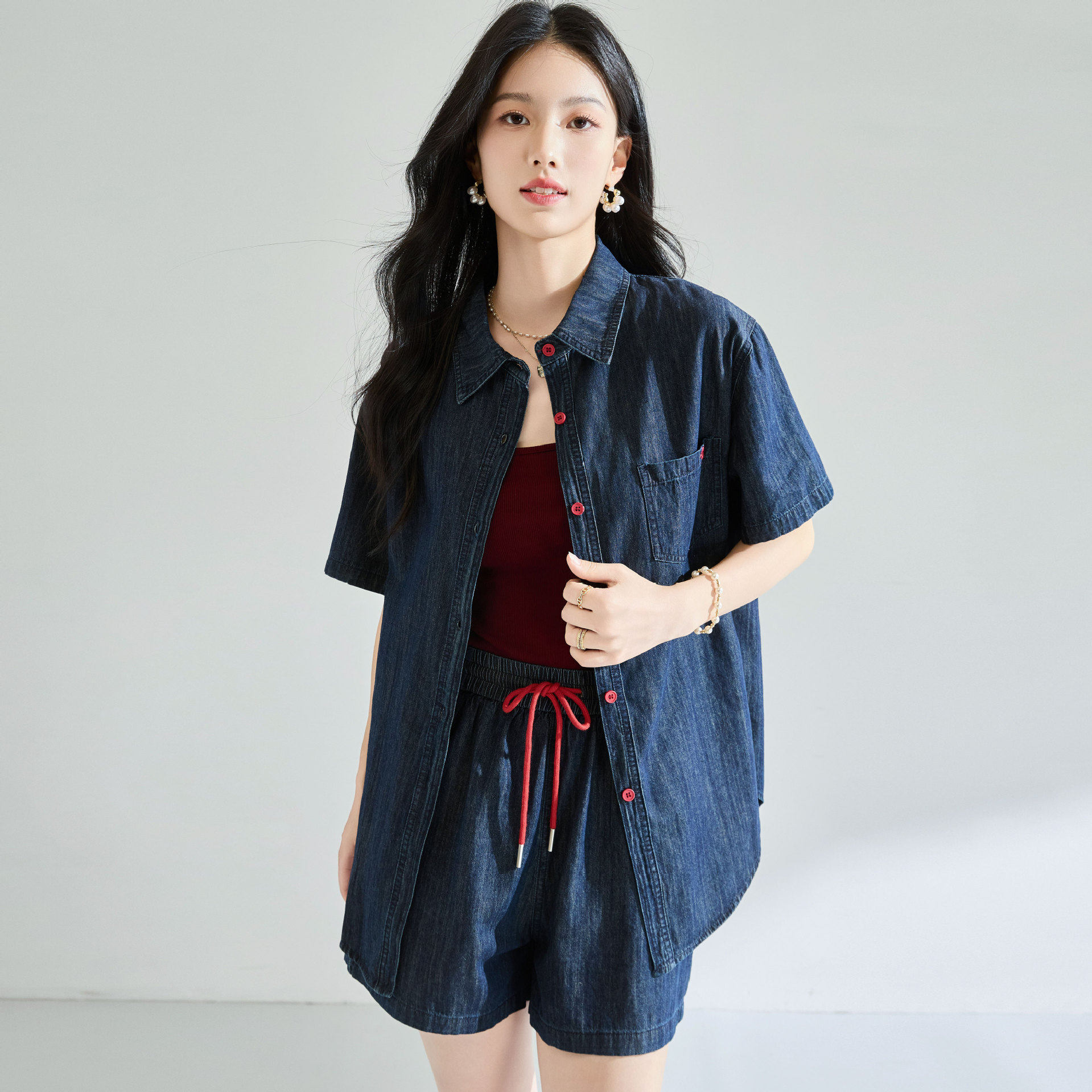 26春夏季时髦宽松撞色纽扣牛仔衬衫+松紧腰阔腿短裤牛仔套装