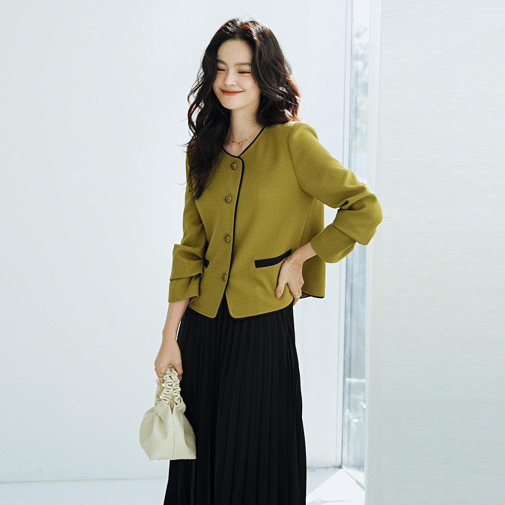 26春季单排扣法式优雅简约气质薄款休闲通勤小香风短款外套女