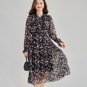 26春季新款复古碎花木耳边圆领长袖松紧腰黑色雪纺中长连衣裙