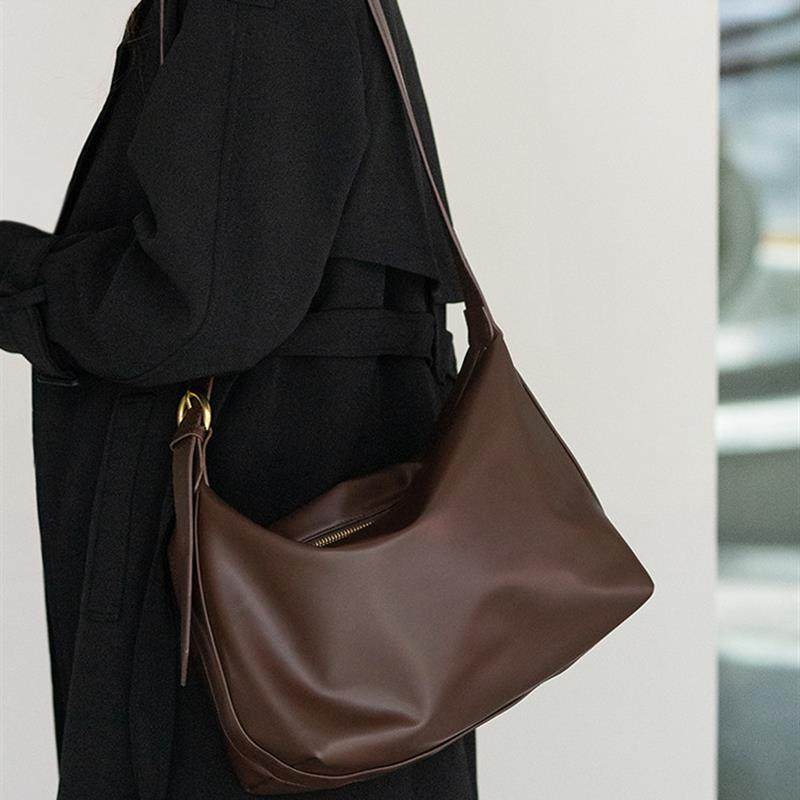 2025春夏新款百搭小众软塌极简风腋下包复古大容量通勤邮差包斜挎,箱包皮具/热销女包/男包,通用款女包,淘宝优惠券,粉丝福利购,淘宝优惠卷