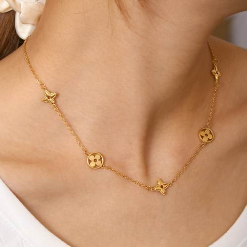 新款高级感不掉色镂空四叶花星星项链小众设计高级感时尚百搭