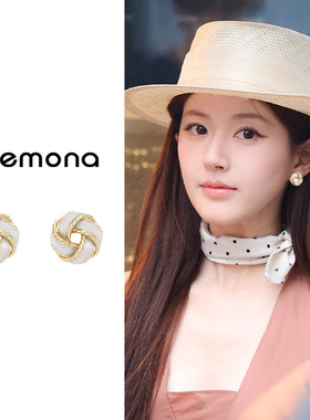 白色独特气质耳环小香风新款爆款漂亮简约耳钉新款高级感通勤耳饰