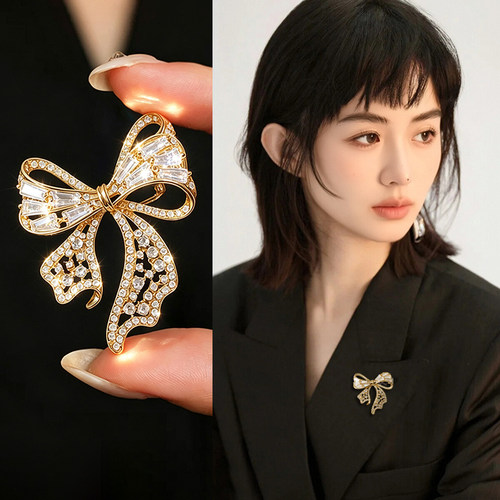 金色设计感蝴蝶结胸针