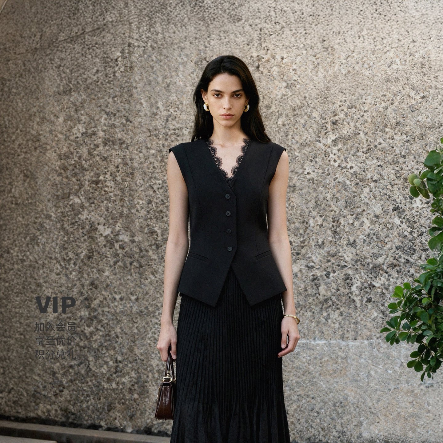 LYNEE 蕾丝拼接V领收腰醋酸马甲女夏季新款百搭时尚通勤马夹上衣