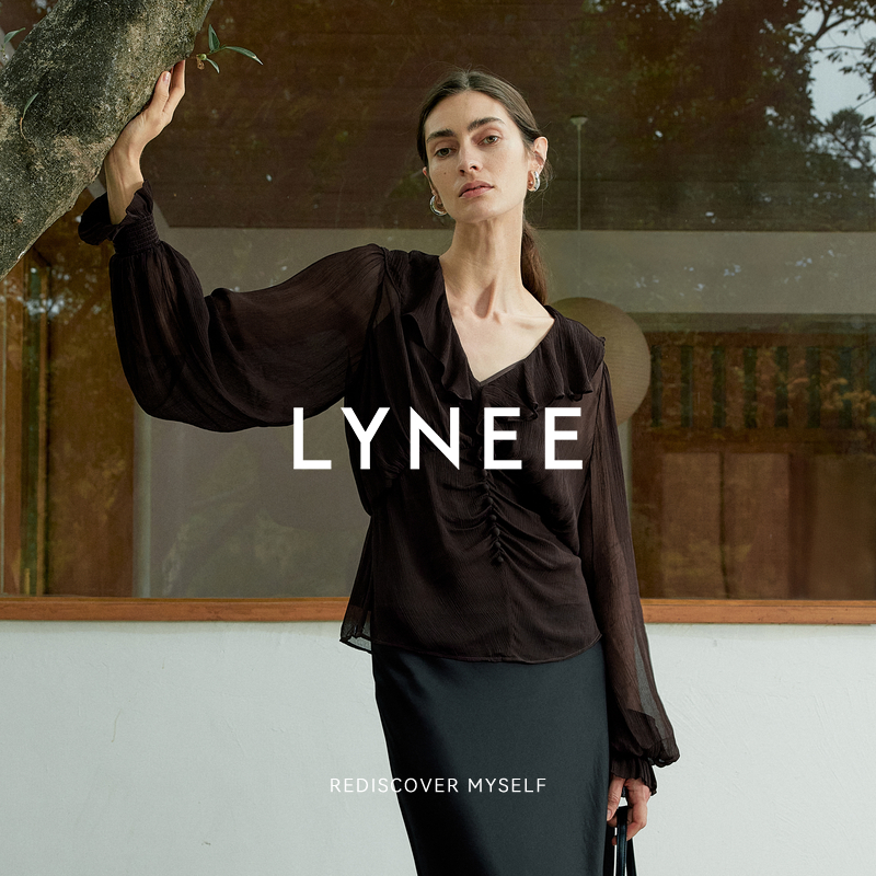 LYNEE 荷叶边V领碎褶收腰薄款通透设计感长袖上衣女时髦百搭