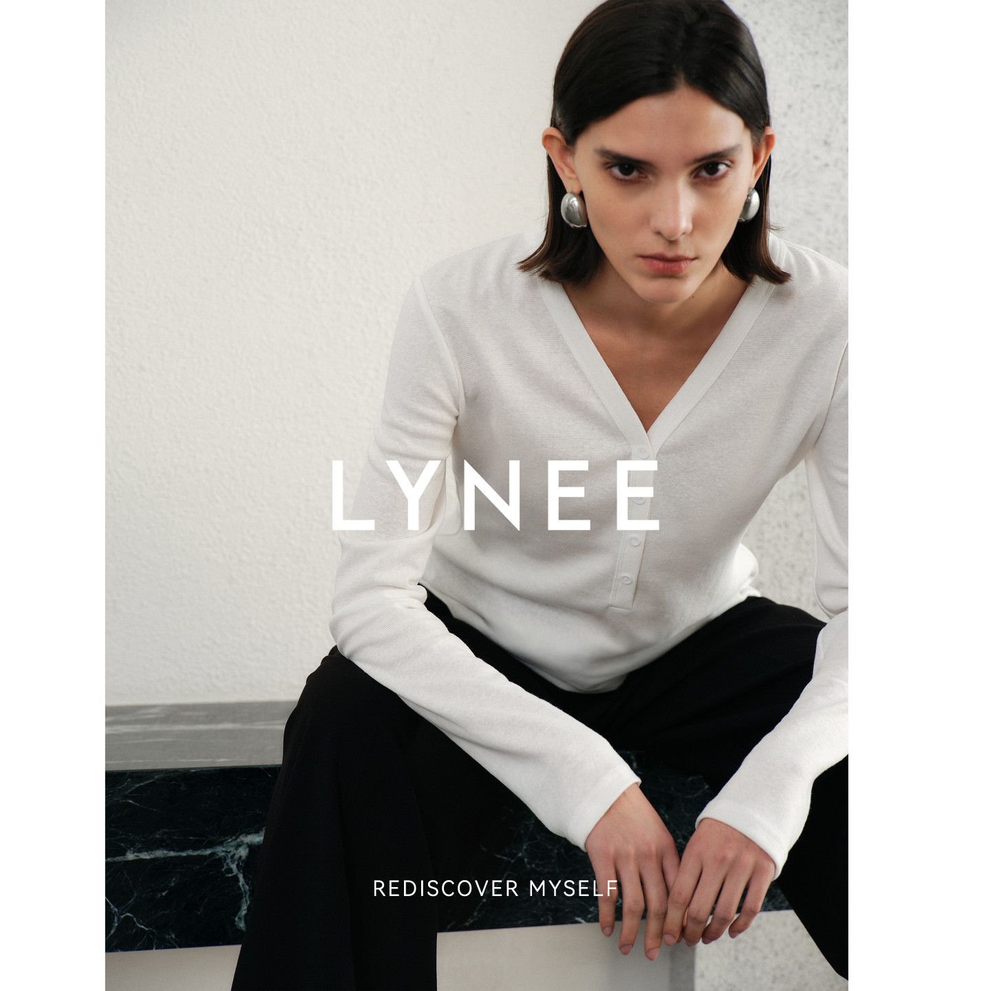LYNEE x TORIL【雨露】亚麻混纺白色T恤女秋V领/圆领/汤勺领上衣										
