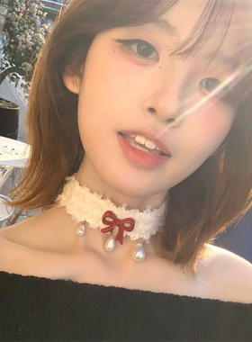 红蝴蝶结珍珠毛绒项圈