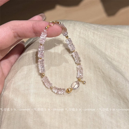 温柔清透碎粉晶纹理手链