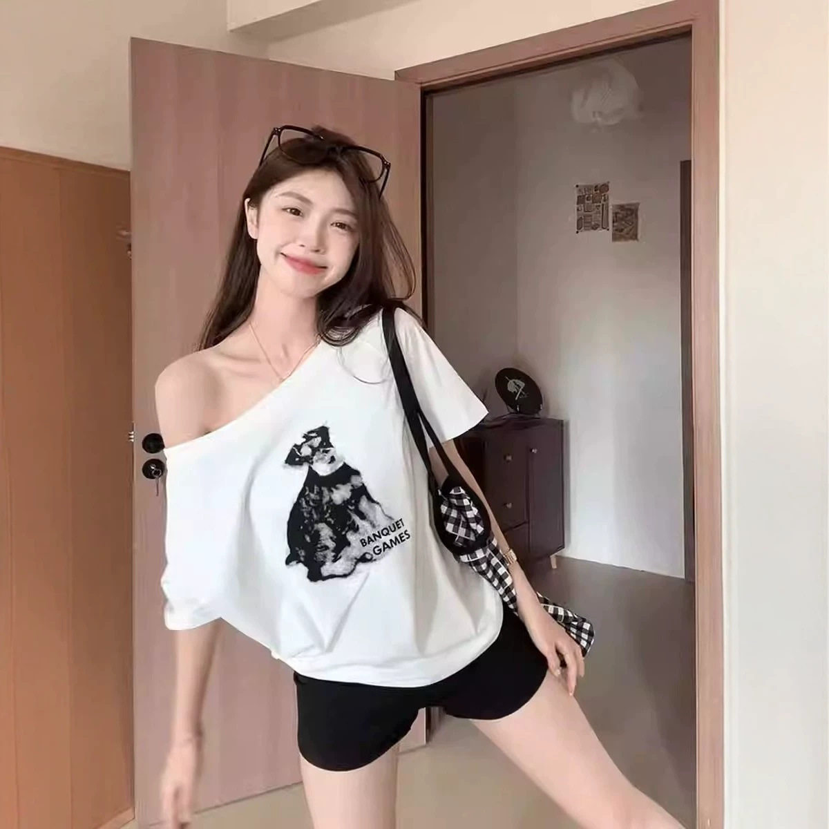 慵懒风宽松露肩设计短袖T恤女chic新款美式辣妹卡通小狗印花上衣
