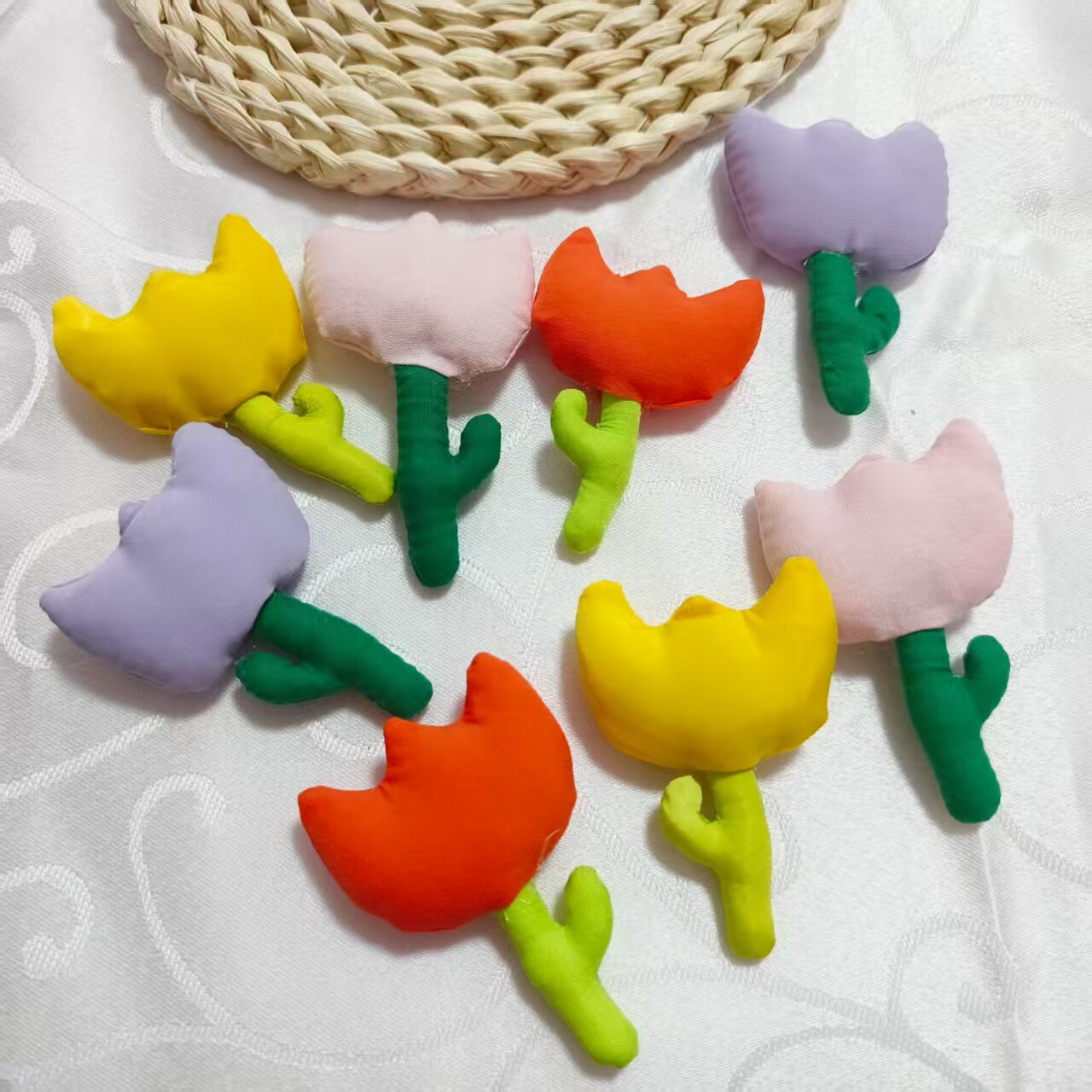 郁金香花朵胸针日系布艺可爱学生服饰包包挂件别针装饰品配件批发