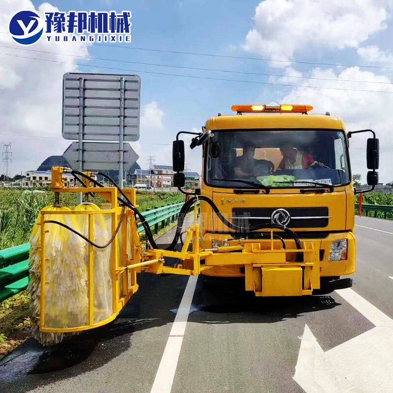 全自动高速公路护栏清洗市政道路清理机双滚筒立柱高速护栏清洗车