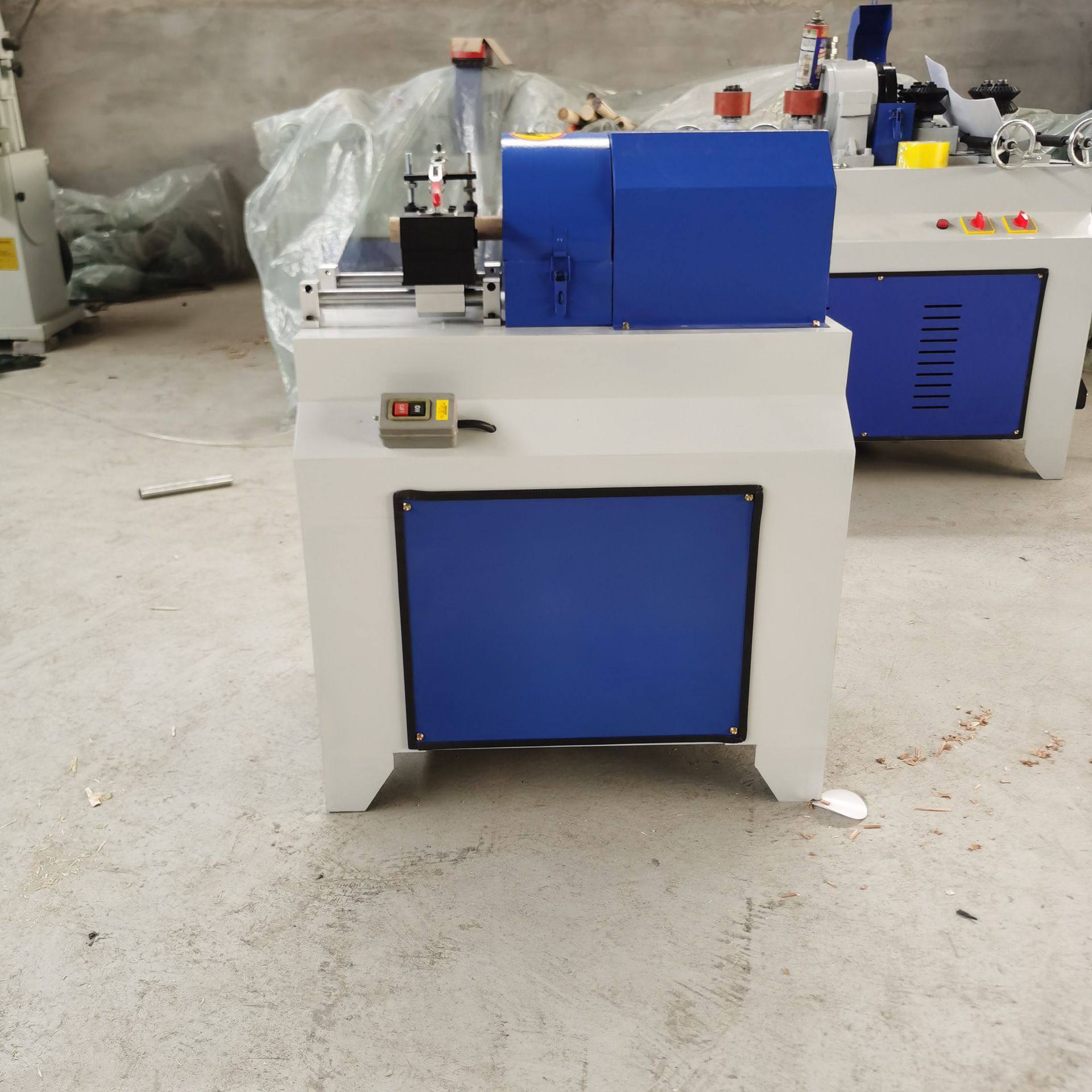 圆木削尖机木工机械锄把机气鼓木棒砂光机可加工扁形镐把机圆棒机