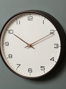 原木极简创意实木钟表挂钟静音家居客厅卧室轻奢榉木时钟挂墙壁钟