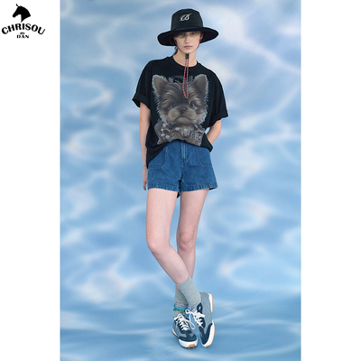 chrisoubydan欧阳丹2024秋季沙滩限定款圆领宽松狗狗图案印花t恤