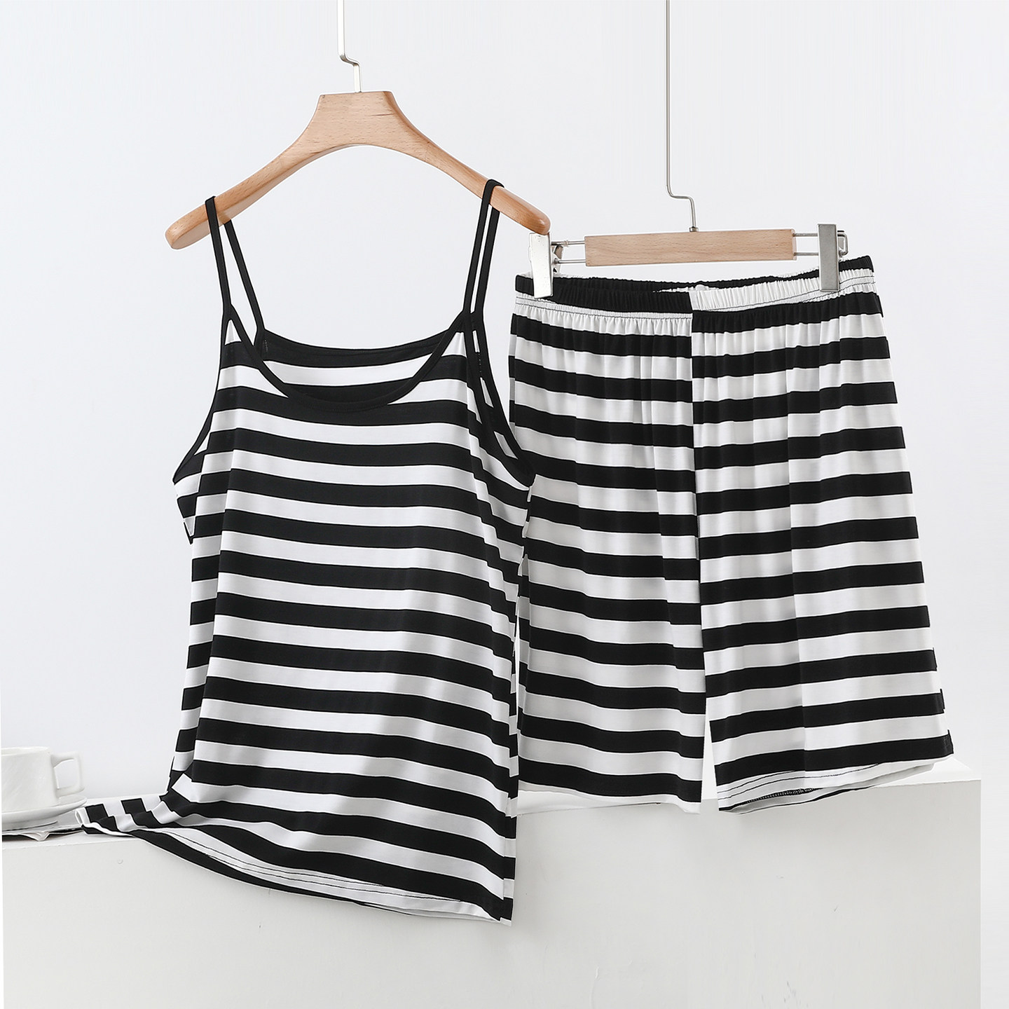 莫代尔薄款背心短裤套装女夏新款内搭大码吊带打底衫可外穿两件套