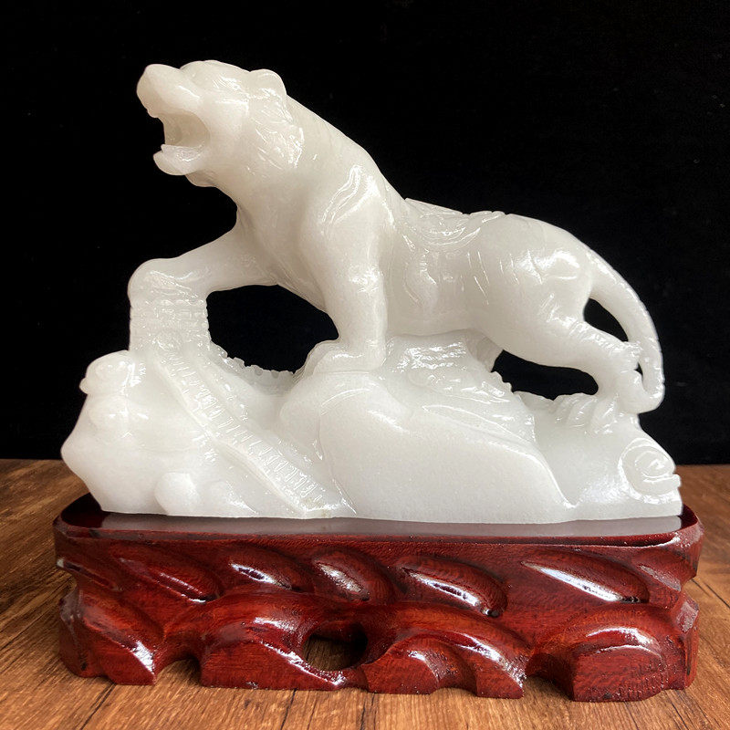 白玉老虎摆件生肖虎虎生威送礼物客厅玄关书桌现代装饰品天然玉石