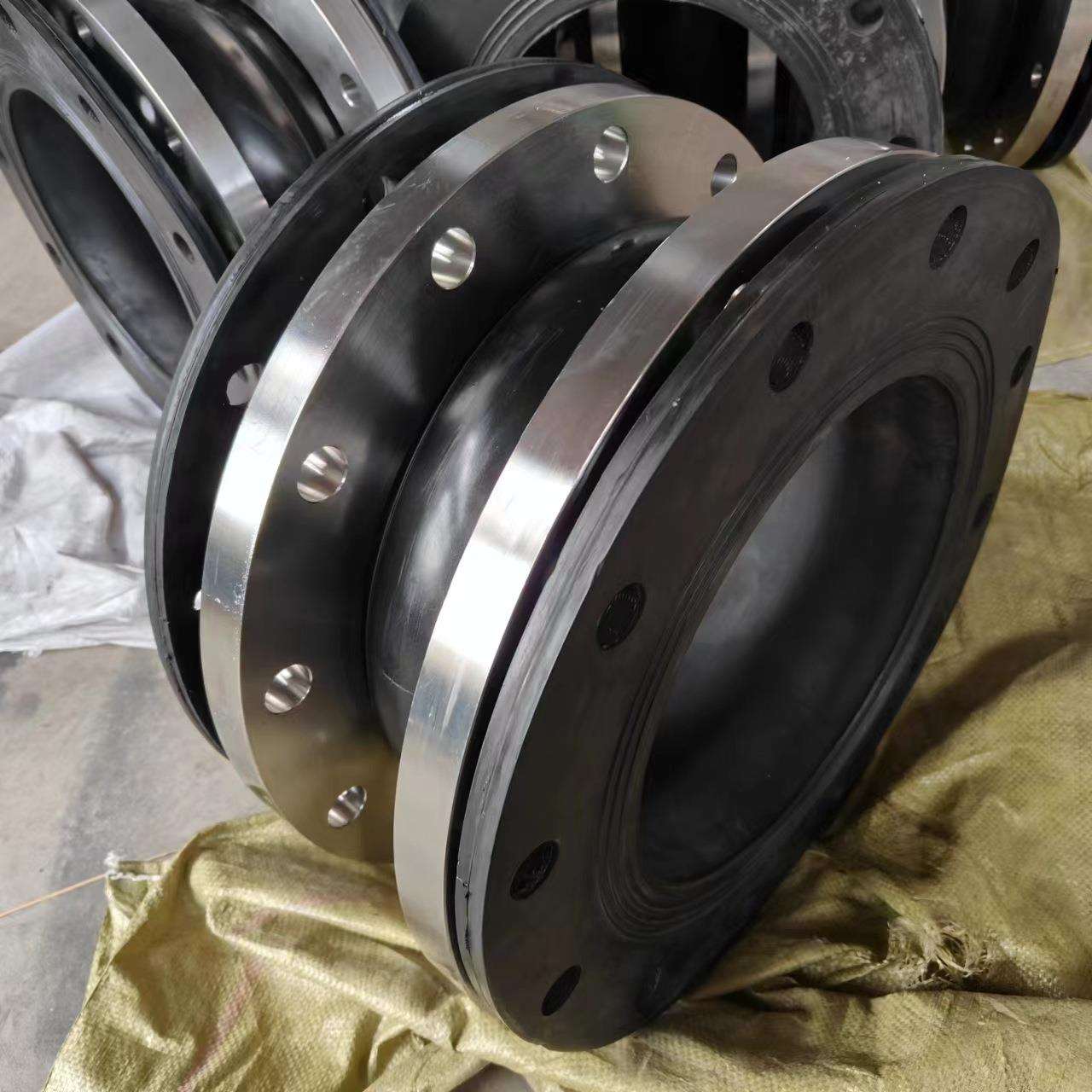 DN300不锈钢大翻边橡胶软接头三元乙丙耐腐蚀橡胶软连接